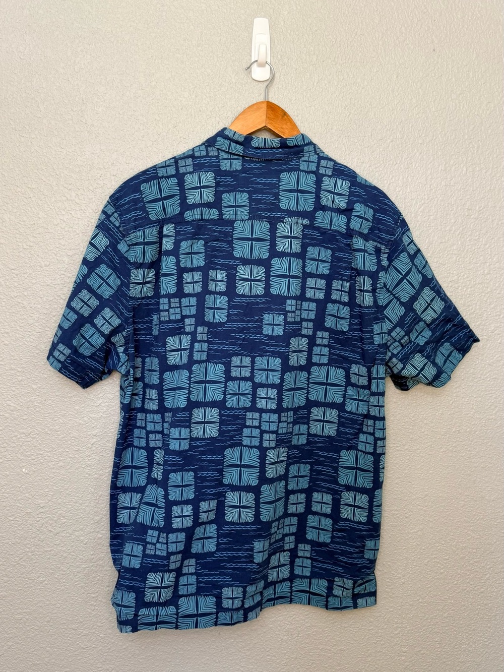 Tommy Bahama | Old Royal Geometric Cotton Blend Camp Shirt | Size XL - Picture 2 of 4